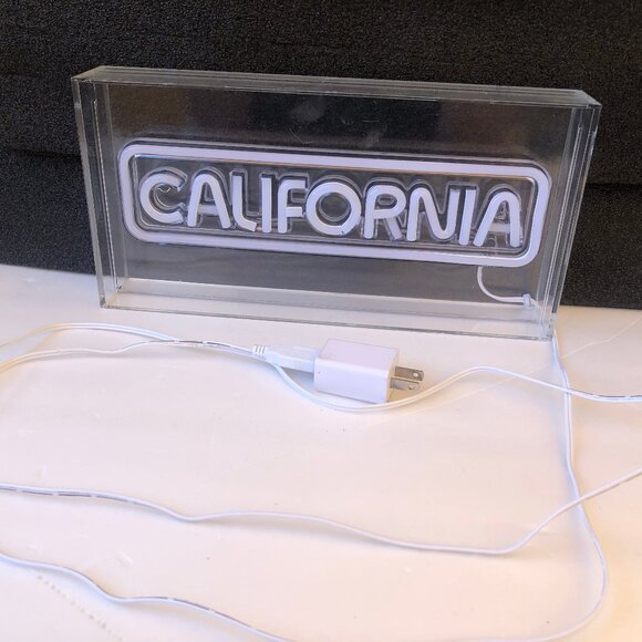 CALIFORNIA Sign Light Acrylic Box Desk Table Lamp Party Decor Electric - Picture 3 of 8